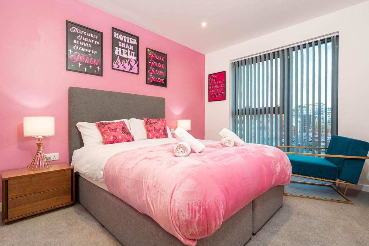 Maevela Apartments ☆ Pink Luxury Apartment With Balcony - Birmingham City Centre - 5 Min Walk From Bullring, Cube, Mailbox, New Street Station - Free Netflix & Wifi Exterior photo