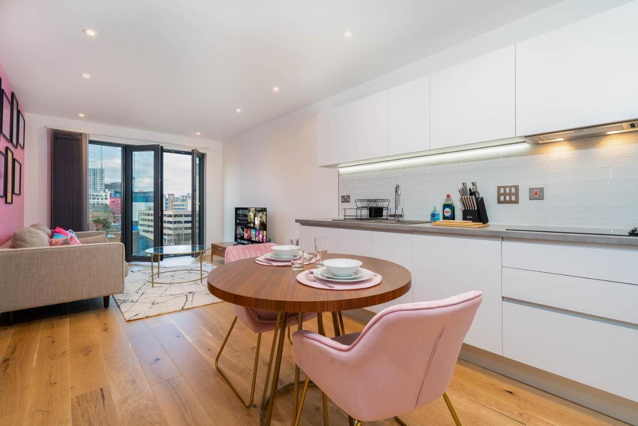 Maevela Apartments ☆ Pink Luxury Apartment With Balcony - Birmingham City Centre - 5 Min Walk From Bullring, Cube, Mailbox, New Street Station - Free Netflix & Wifi Exterior photo