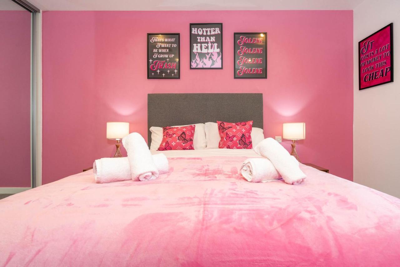 Maevela Apartments ☆ Pink Luxury Apartment With Balcony - Birmingham City Centre - 5 Min Walk From Bullring, Cube, Mailbox, New Street Station - Free Netflix & Wifi Exterior photo